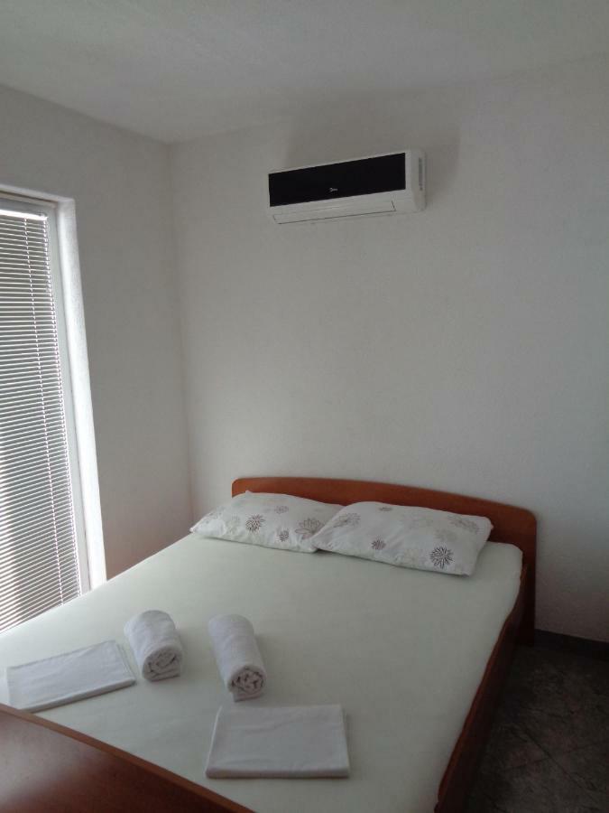 Apartments Radoš Lokva Rogoznica Exterior foto